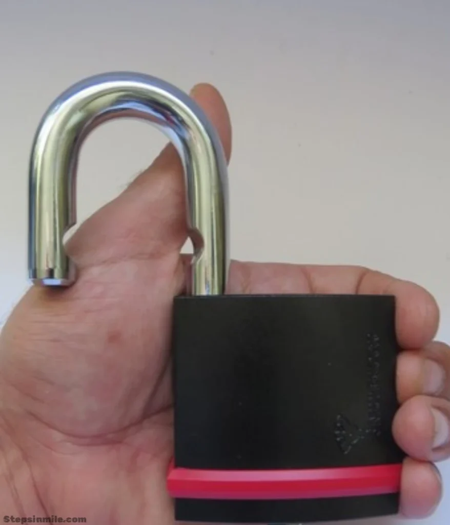 padlock-shackle-1.25-inches